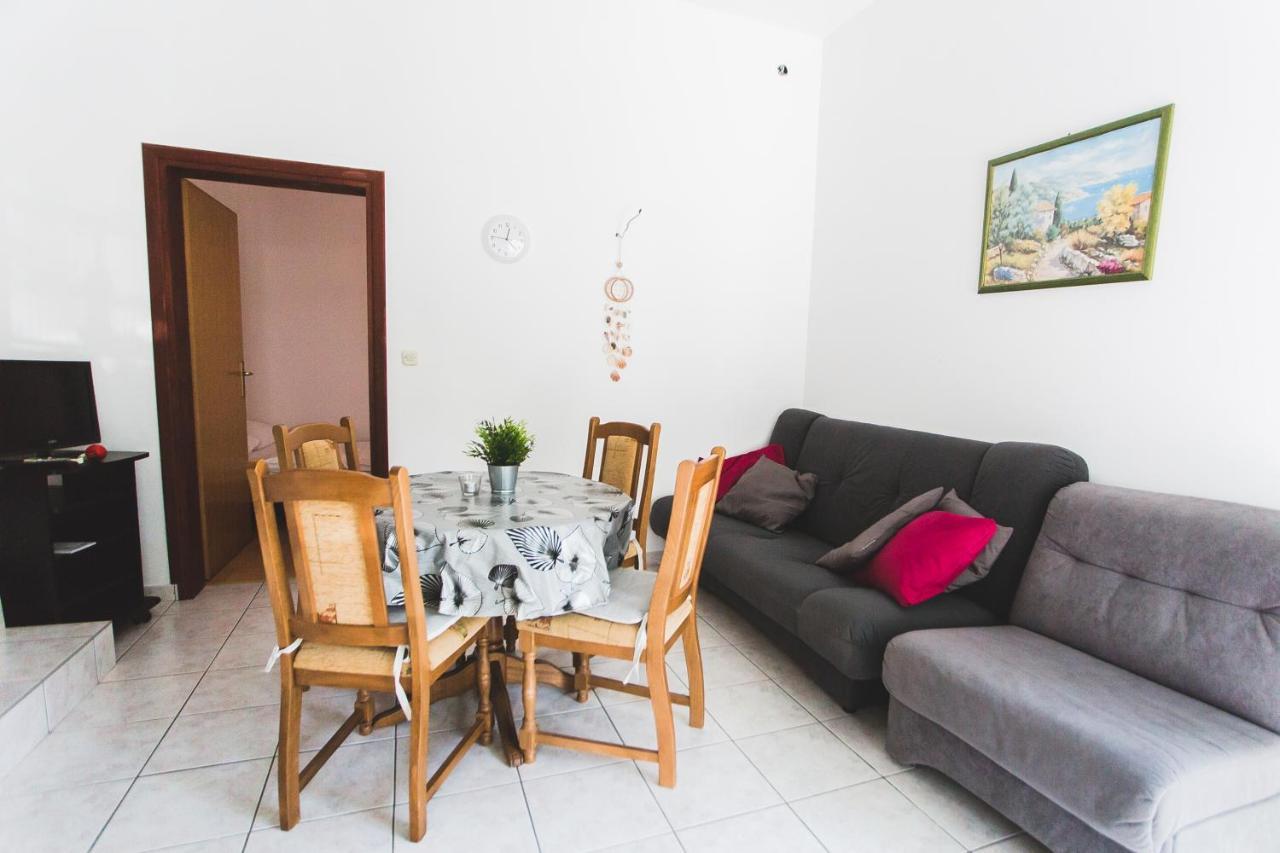 רוגוזניצה Apartmani Males מראה חיצוני תמונה