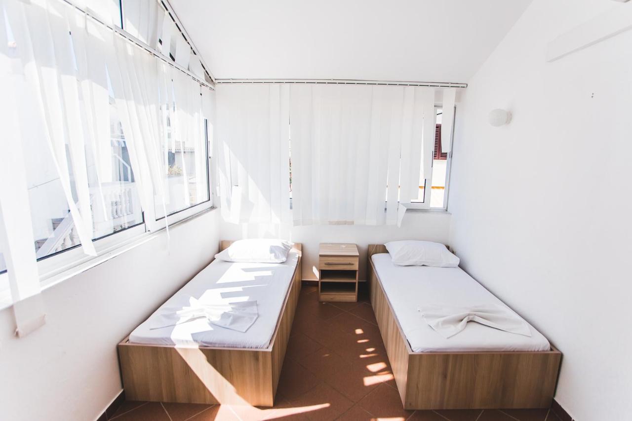 רוגוזניצה Apartmani Males מראה חיצוני תמונה